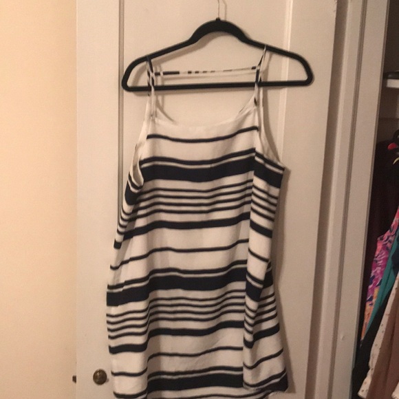 BB Dakota White and Blue stripe dress - size L EUC - Picture 2 of 4